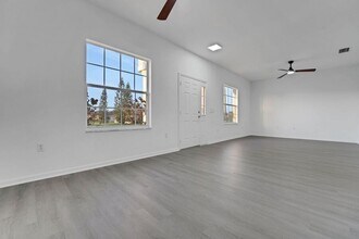 327 Cloverdale Rd in Winter Haven, FL - Building Photo - Building Photo