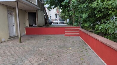 370 Dyckman St in Peekskill, NY - Building Photo - Building Photo