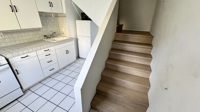 459 N Alfred St, Unit 1/2 in Los Angeles, CA - Foto de edificio - Building Photo