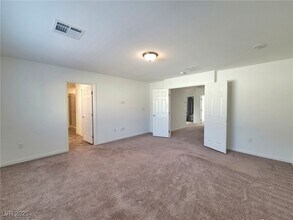 7736 S Westwind Rd in Las Vegas, NV - Building Photo - Building Photo