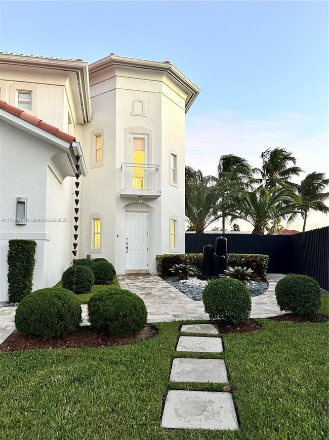 6801 NW 113th Ct in Doral, FL - Building Photo - Building Photo
