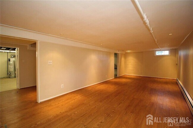 37 Ireland Ave in Edison, NJ - Building Photo - Building Photo