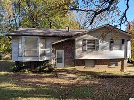 2559 Janice Cir NE in Birmingham, AL - Building Photo