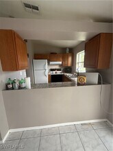 2122 NE 20th Ave in Cape Coral, FL - Foto de edificio - Building Photo