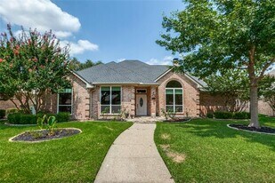 2405 Beaver Bend Dr in Plano, TX - Building Photo