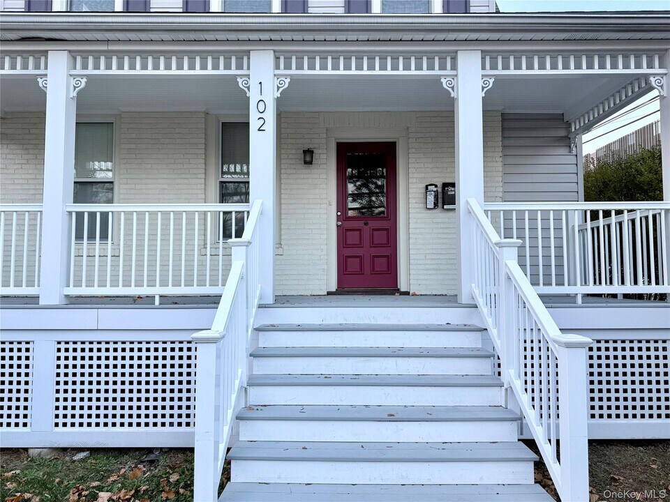102 N Midland Ave in Nyack, NY - Building Photo
