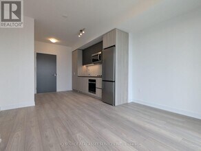 5858 Yonge St in Toronto, ON - Building Photo - Building Photo