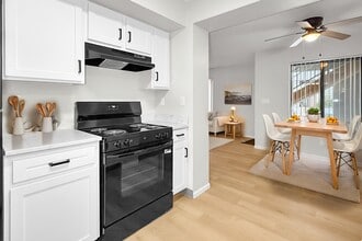 Country Hill in Cedar Rapids, IA - Building Photo - Building Photo