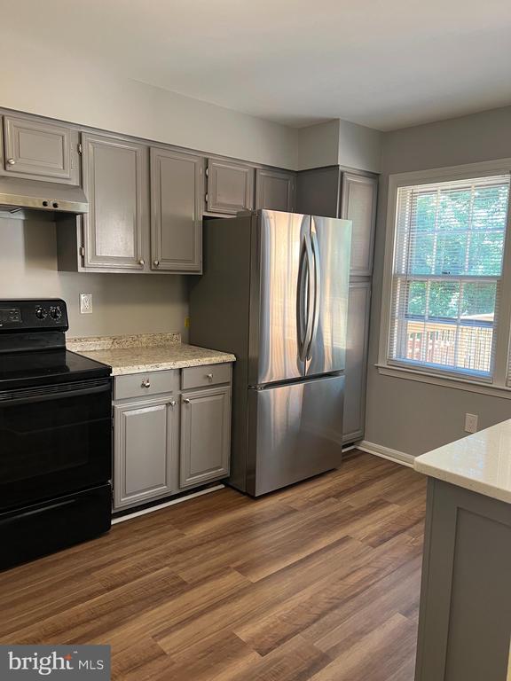 property at 2915 Mozart Dr