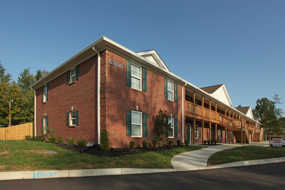 Crawford Crossing in Louisville, KY - Building Photo