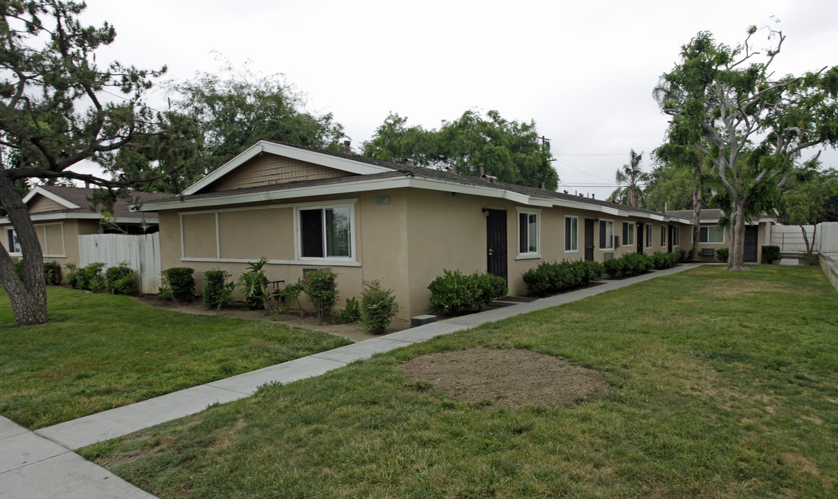 117 N 13th Ave in Upland, CA - Building Photo