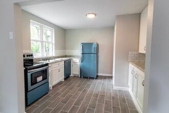 1011 1/2 North Roberson St in Conroe, TX - Building Photo - Building Photo