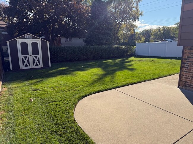 585 Leahy Cir in Des Plaines, IL - Building Photo - Building Photo