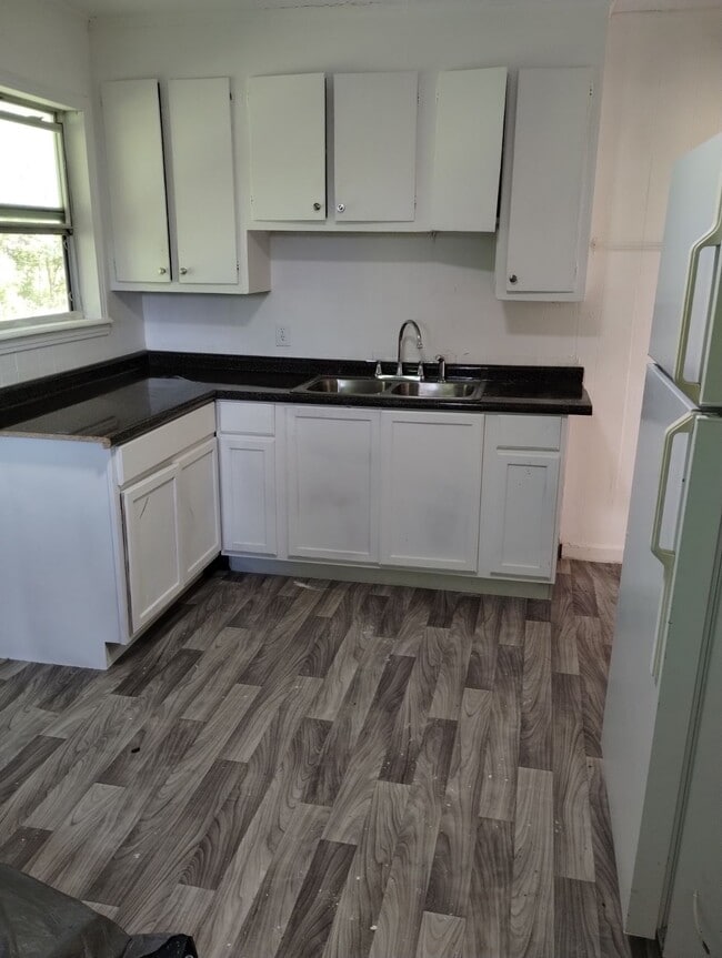 property at 370 W Railroad Ave S