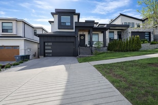 1675-1167 167 St in Surrey, BC - Building Photo
