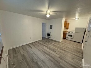 205 Holmes Dr in Pensacola, FL - Building Photo - Building Photo