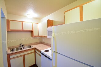 927 James Ct in Fort Collins, CO - Building Photo - Building Photo