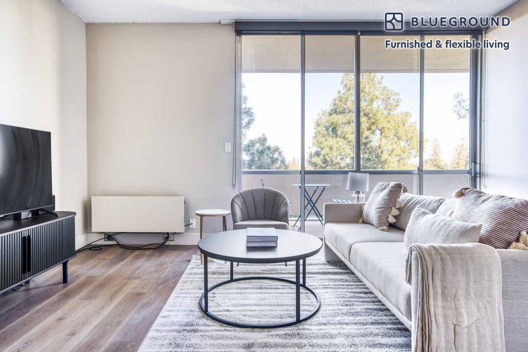 501 Forest Ave in Palo Alto, CA - Building Photo