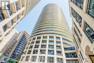 25 Carlton St. in Toronto, ON - Building Photo