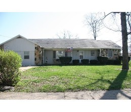 EIU Student Housing #3 in Charleston, IL - Foto de edificio - Building Photo