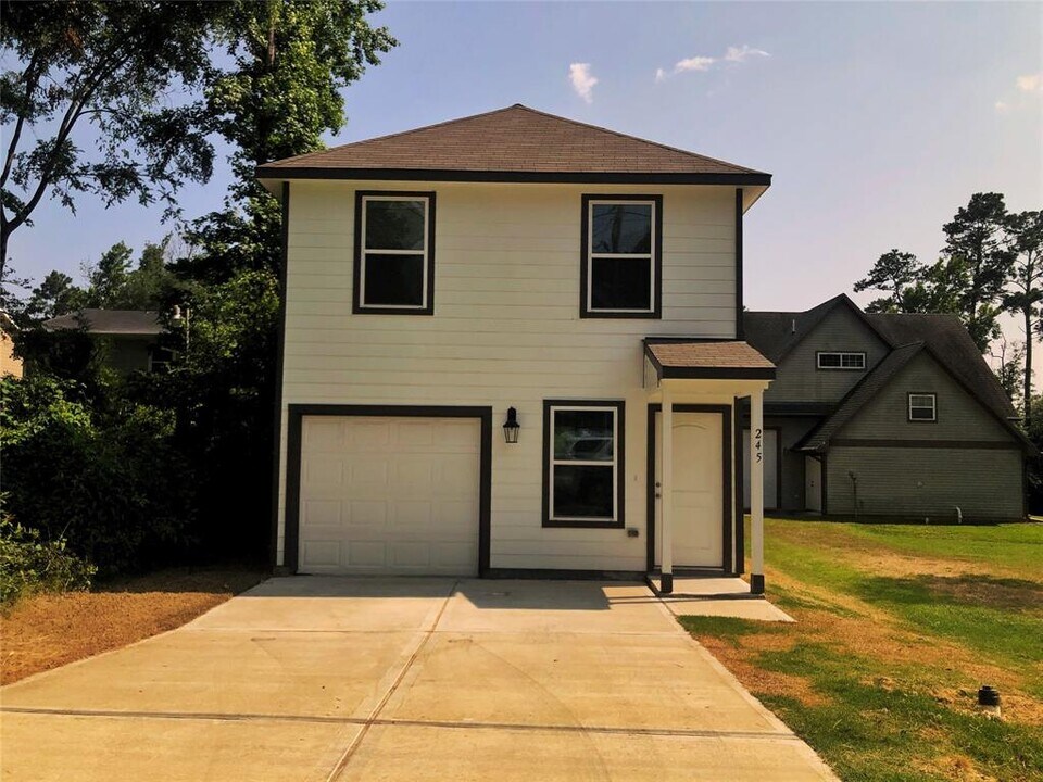 245 Water Oak in Livingston, TX - Building Photo