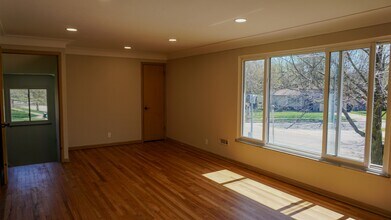 9608 Independence Blvd, Unit 9608 Independence Blvd in Parma Heights, OH - Building Photo - Building Photo