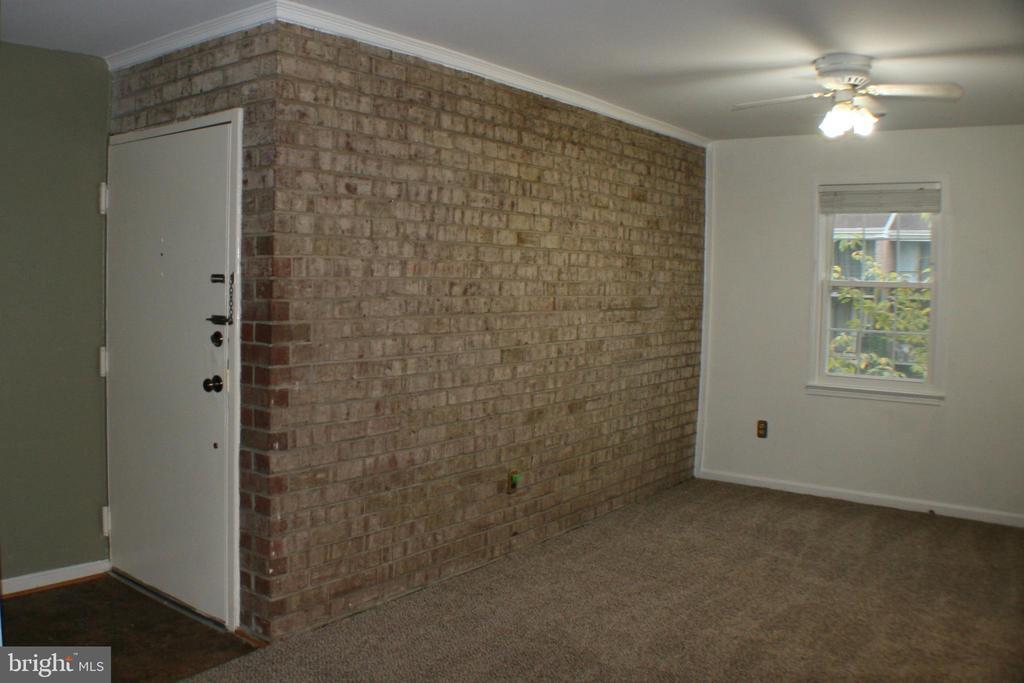 734 Quince Orchard Blvd in Gaithersburg, MD - Building Photo