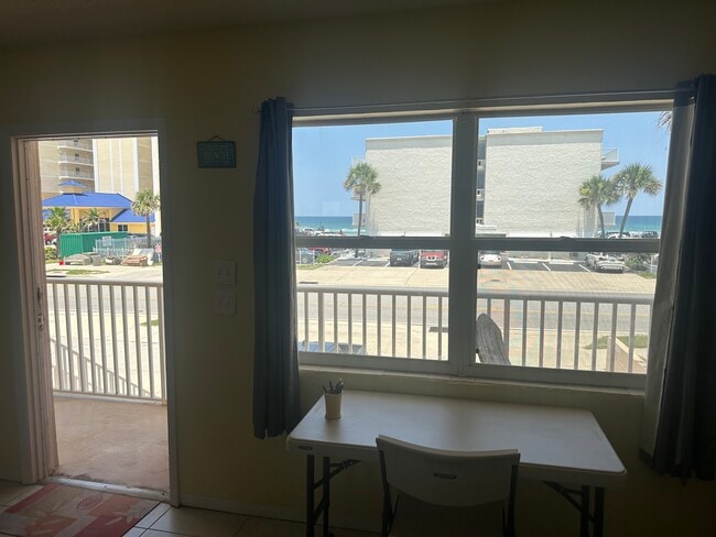 3724 S Atlantic Ave, Unit 5 in Daytona Beach, FL - Building Photo - Building Photo