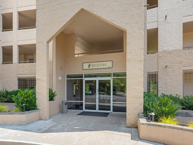 6605 W Burnside St, Unit 144 in Portland, OR - Building Photo - Building Photo