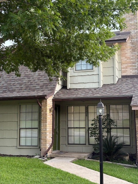 3224 Castledale St in San Antonio, TX - Foto de edificio - Building Photo