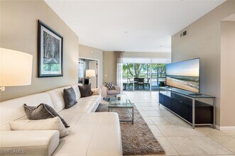 7130 Blue Juniper Ct in Naples, FL - Foto de edificio - Building Photo