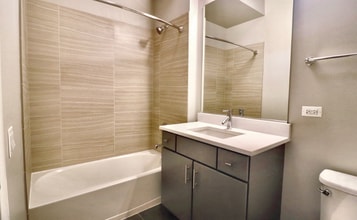 880 S Clark St in Chicago, IL - Building Photo - Building Photo