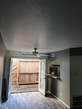 17210 Imperial Valley Dr in Houston, TX - Building Photo - Building Photo