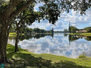 3650 Inverrary Dr in Lauderhill, FL - Building Photo - Building Photo