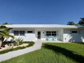 8585 SE Palm St in Hobe Sound, FL - Building Photo - Building Photo