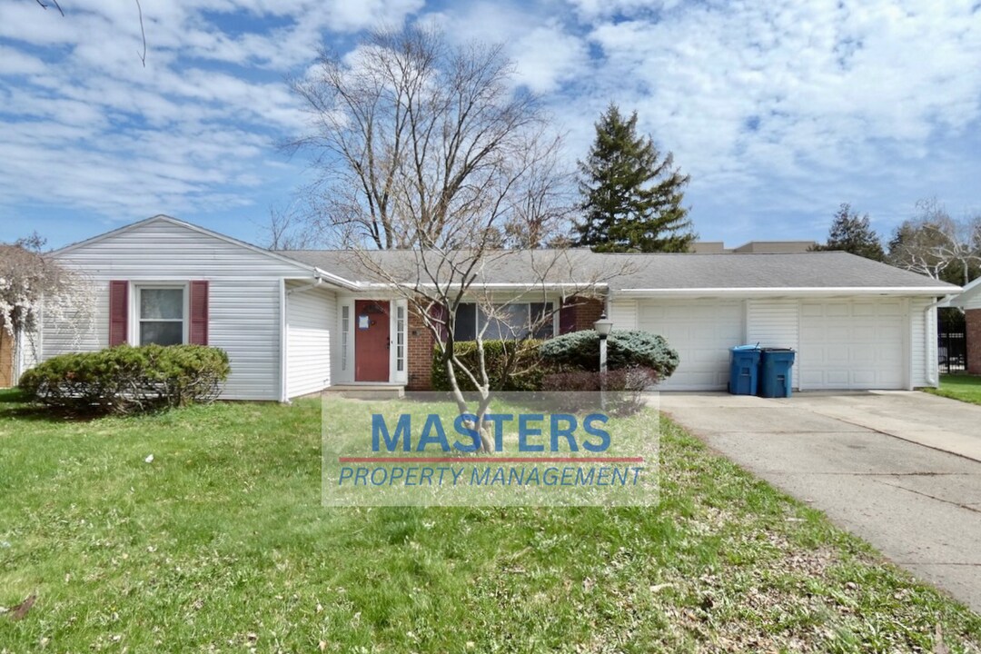 1425 White Ave in Fremont, OH - Building Photo