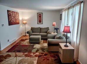 36 S Bellevue Ave, Unit 2 in Depew, NY - Foto de edificio - Building Photo