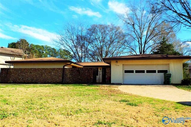 property at 10029 Nadina Dr SE