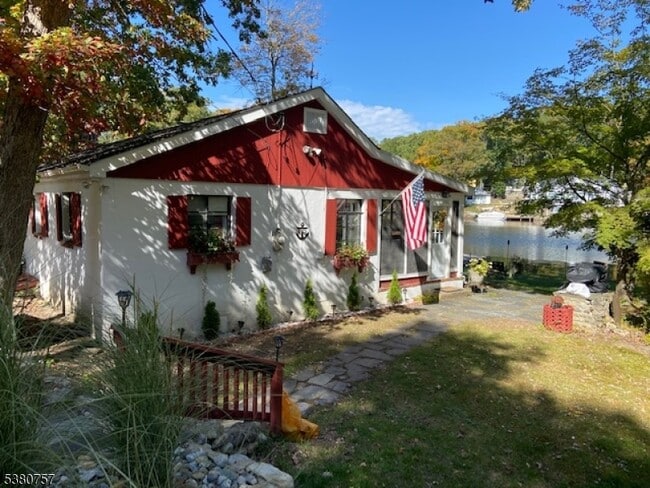 property at 125 N Shore Rd