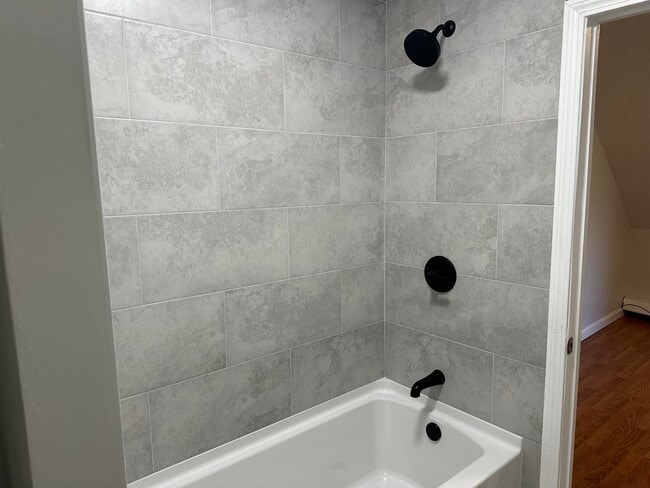 60 Whitney St in Nashua, NH - Building Photo - Building Photo