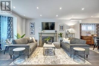 25 Duncannon Dr in Toronto, ON - Building Photo - Building Photo