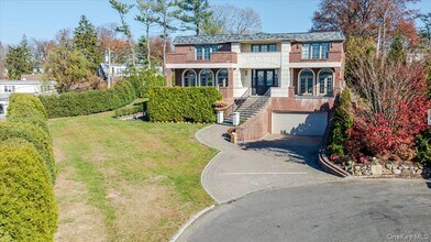 25 Edgewater Ln in Great Neck, NY - Building Photo - Building Photo