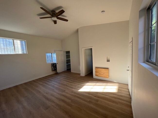 1725 Kent St in Los Angeles, CA - Building Photo - Building Photo