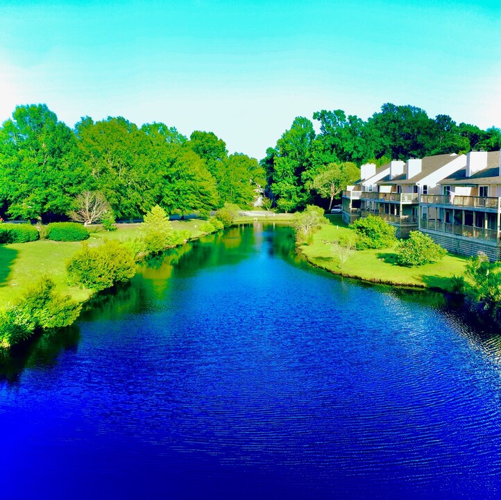 5211 Lapaloma Ct, Unit 201 in Wilmington, NC - Foto de edificio