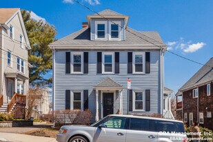 39 Falkland St, Unit Upstairs in Boston, MA - Building Photo