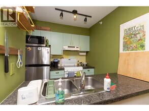 33 N Templeton Dr in Vancouver, BC - Building Photo - Building Photo