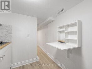 727 Rhodes Ave in Toronto, ON - Building Photo - Building Photo