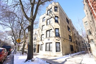 648 W Roscoe St, Unit GN in Chicago, IL - Building Photo