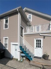 27 Mt Vernon St in Newport, RI - Building Photo - Building Photo