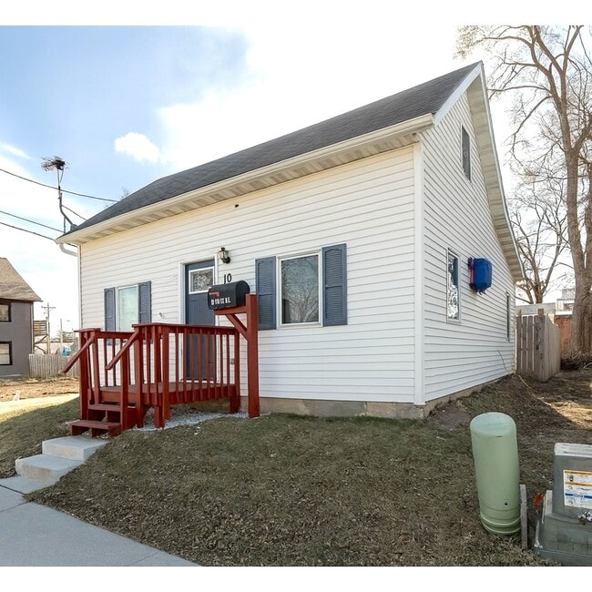 property at 10 8th St NE